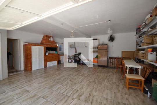 Garagem de casa à venda com 4 quartos, 287m² em Espírito Santo, Porto Alegre