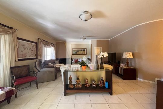 Sala de casa à venda com 4 quartos, 287m² em Espírito Santo, Porto Alegre