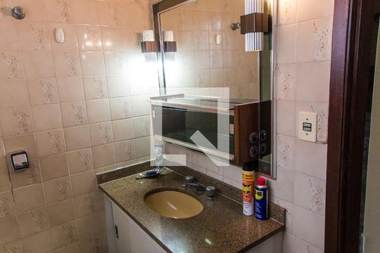 Lavabo de casa à venda com 3 quartos, 180m² em Jardim Guanca, São Paulo