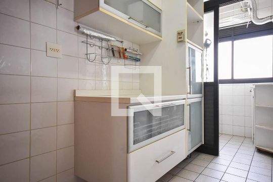 Cozinha de apartamento para alugar com 3 quartos, 74m² em Vila Andrade, São Paulo