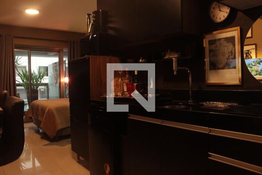 Cozinha de kitnet/studio à venda com 1 quarto, 29m² em República, São Paulo