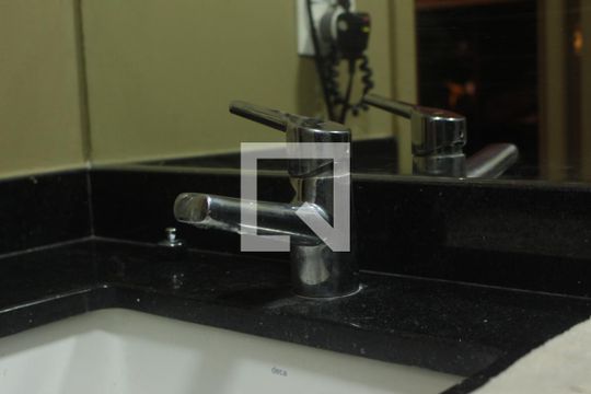 Banheiro de kitnet/studio à venda com 1 quarto, 29m² em República, São Paulo
