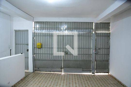 Garagem de casa para alugar com 2 quartos, 90m² em Jardim Isis, Cotia