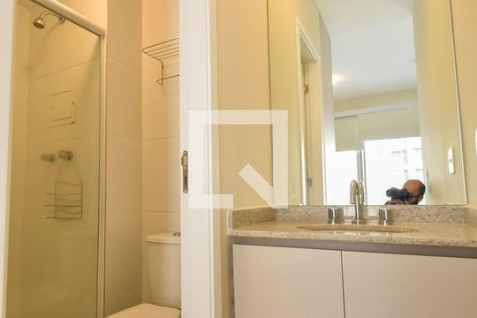 Banheiro de kitnet/studio para alugar com 1 quarto, 38m² em Brooklin Paulista, São Paulo