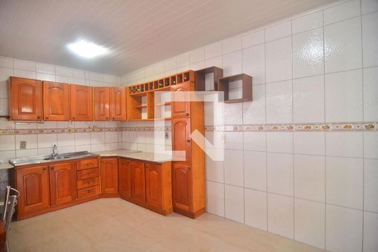 Cozinha de casa à venda com 2 quartos, 60m² em Harmonia, Canoas