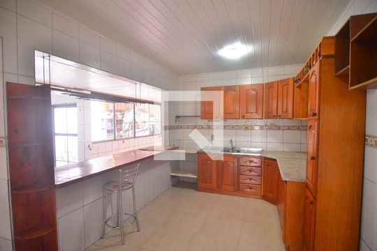 Cozinha de casa à venda com 2 quartos, 60m² em Harmonia, Canoas