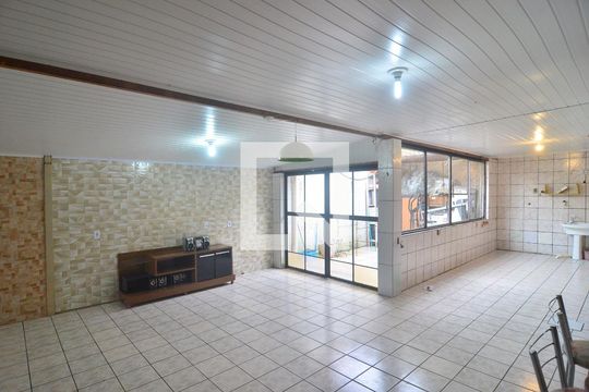 Área Externa de casa à venda com 2 quartos, 60m² em Harmonia, Canoas