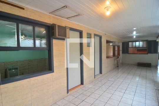 Área Externa de casa à venda com 2 quartos, 60m² em Harmonia, Canoas