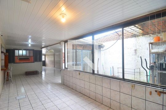 Área Externa de casa à venda com 2 quartos, 60m² em Harmonia, Canoas