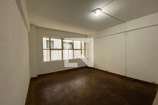 Sala | Quarto de kitnet/studio para alugar com 1 quarto, 27m² em Bela Vista, São Paulo