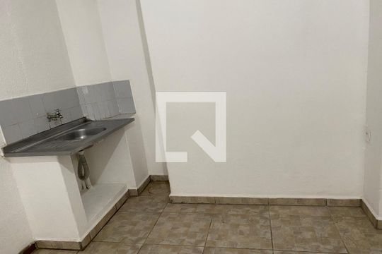 Cozinha de kitnet/studio para alugar com 1 quarto, 27m² em Bela Vista, São Paulo