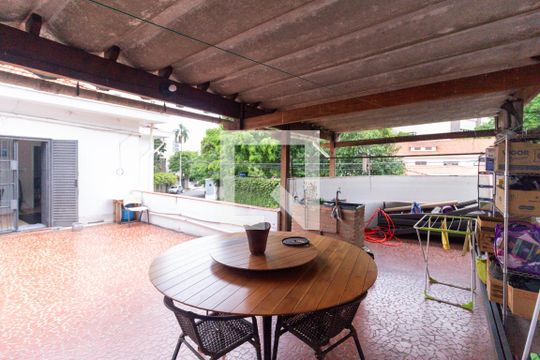 Quintal e área de serviço de casa para alugar com 3 quartos, 217m² em Vila Mariana, São Paulo