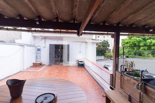 Quintal e área de serviço de casa para alugar com 3 quartos, 217m² em Vila Mariana, São Paulo
