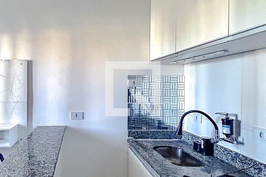 Sala/cozinha de apartamento para alugar com 1 quarto, 30m² em Jardim Helena, São Paulo