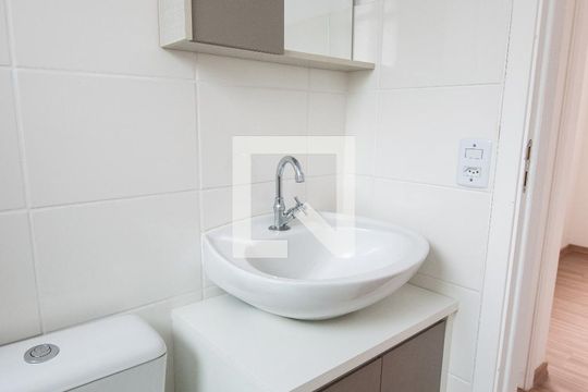 Banheiro de apartamento para alugar com 2 quartos, 44m² em Jardim dos Estados, Taubaté