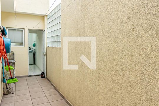 Quintal área de serviço de casa para alugar com 3 quartos, 450m² em Vila Primavera, São Paulo