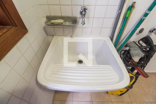 Detalhe da area de serviço de casa de condomínio para alugar com 5 quartos, 401m² em Alphaville, Santana de Parnaíba