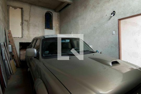 Garagem de casa para alugar com 3 quartos, 200m² em Vila dos Remedios, São Paulo