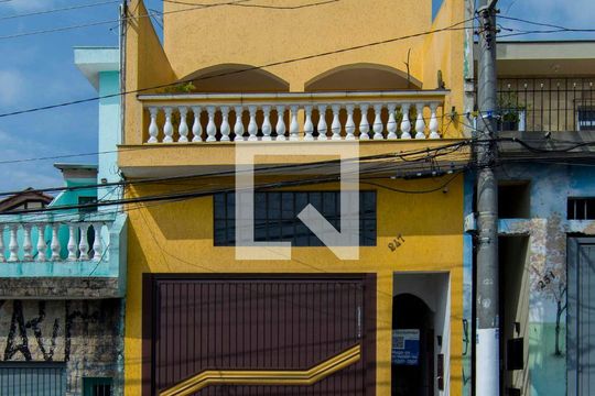 Fachada de casa para alugar com 3 quartos, 200m² em Vila dos Remedios, São Paulo