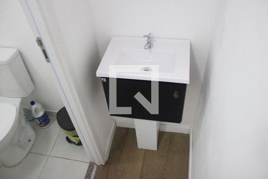 Banheiro de apartamento para alugar com 2 quartos, 33m² em Vila São João, Guarulhos