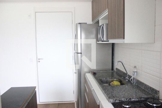 Cozinha de apartamento para alugar com 2 quartos, 33m² em Vila São João, Guarulhos
