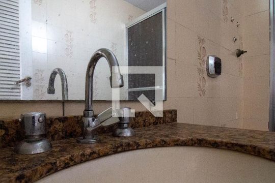 Banheiro Social de apartamento à venda com 2 quartos, 73m² em Maracanã, Rio de Janeiro