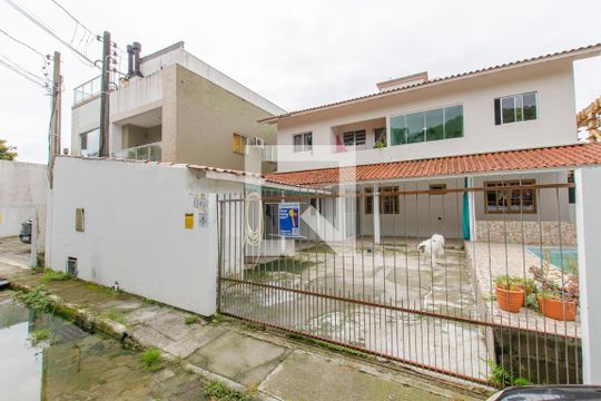 Fachada de casa para alugar com 2 quartos, 50m² em Campeche Central, Florianópolis