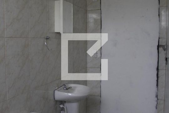 Banheiro de kitnet/studio para alugar com 1 quarto, 20m² em Jardim São Luís, Suzano