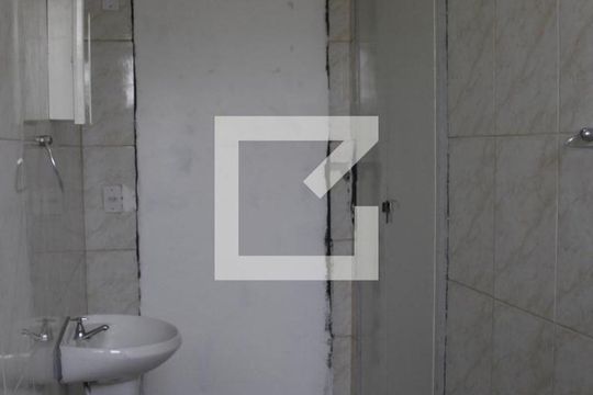 Banheiro de kitnet/studio para alugar com 1 quarto, 20m² em Jardim São Luís, Suzano
