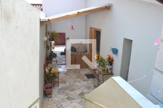 Quintal entre as 2 casas de casa à venda com 3 quartos, 200m² em Loteamento Claude de Barros Penteado (sousas), Campinas