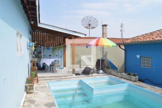 Quintal com Piscina de casa à venda com 3 quartos, 200m² em Loteamento Claude de Barros Penteado (sousas), Campinas