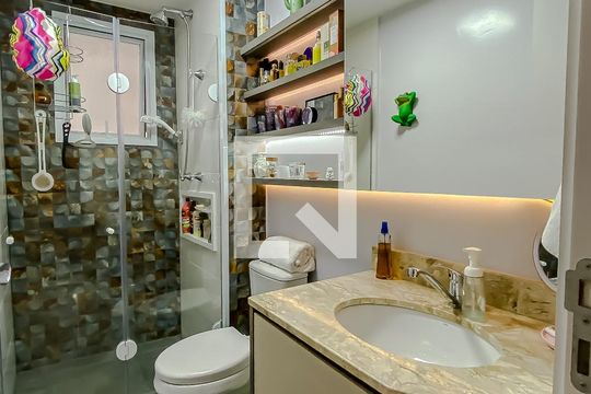 Suíte banheiro  de apartamento à venda com 2 quartos, 68m² em Brás, São Paulo