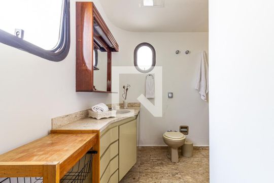 Banheiro Suite de apartamento à venda com 1 quarto, 72m² em Itaim Bibi, São Paulo