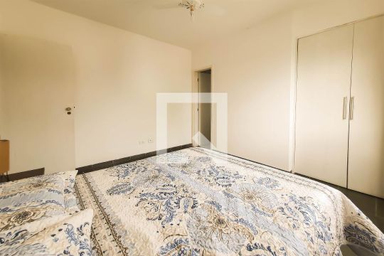 Quarto Suite 1 de apartamento para alugar com 3 quartos, 184m² em Jardim Las Palmas, Guarujá