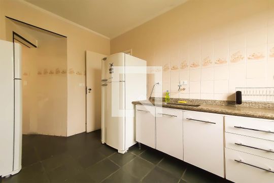 Cozinha de apartamento para alugar com 3 quartos, 184m² em Jardim Las Palmas, Guarujá