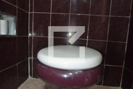 Banheiro de apartamento para alugar com 2 quartos, 85m² em Olaria, Rio de Janeiro