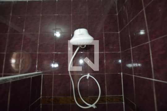 Banheiro de apartamento para alugar com 2 quartos, 85m² em Olaria, Rio de Janeiro
