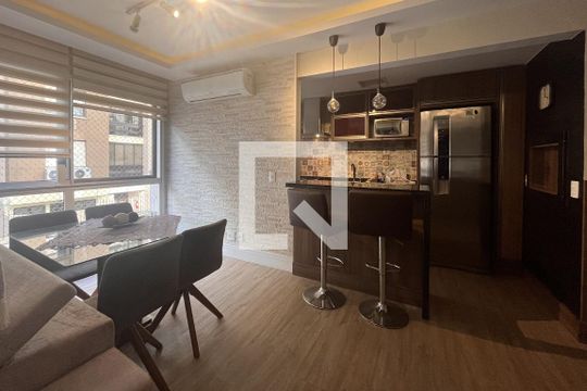 Sala de apartamento à venda com 3 quartos, 75m² em Santana, Porto Alegre