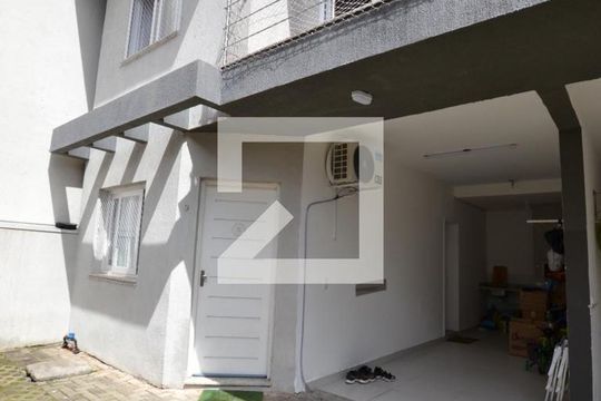 Fachada de casa de condomínio para alugar com 2 quartos, 84m² em Tristeza, Porto Alegre