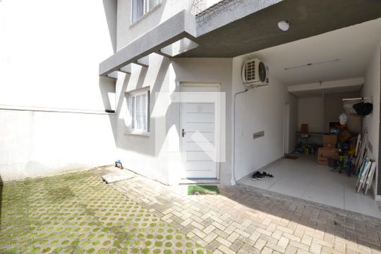 Garagem de casa de condomínio para alugar com 2 quartos, 84m² em Tristeza, Porto Alegre