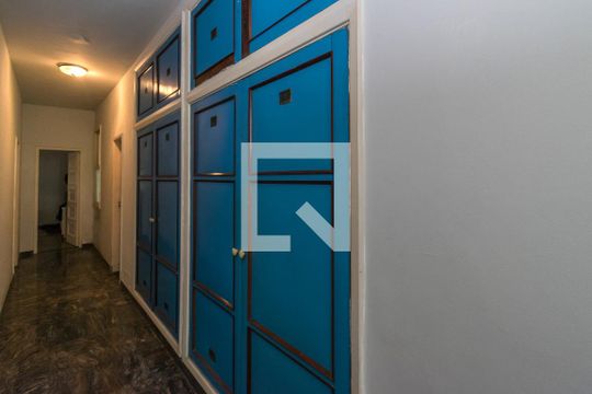 Corredor - Armários de casa à venda com 5 quartos, 800m² em Olaria, Rio de Janeiro