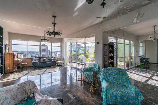 Casa à venda com 5 quartos, 800m² em Olaria, Rio de Janeiro