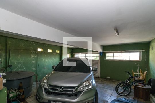Garagem de casa à venda com 5 quartos, 800m² em Olaria, Rio de Janeiro