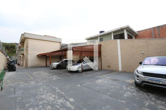 Garagem de casa de condomínio para alugar com 2 quartos, 48m² em Jardim Danfer, São Paulo