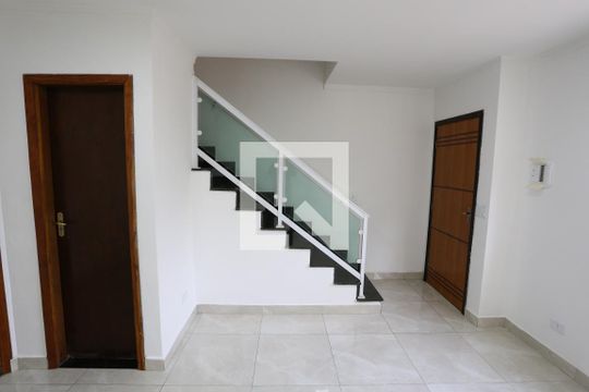 Sala de casa de condomínio para alugar com 2 quartos, 48m² em Jardim Danfer, São Paulo