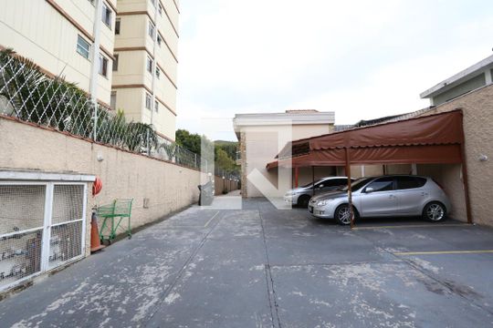 Garagem de casa de condomínio para alugar com 2 quartos, 48m² em Jardim Danfer, São Paulo