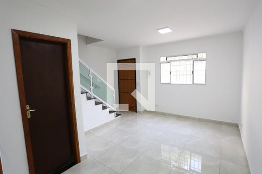 Casa de Condomínio para alugar com 2 quartos, 48m² em Jardim Danfer, São Paulo
