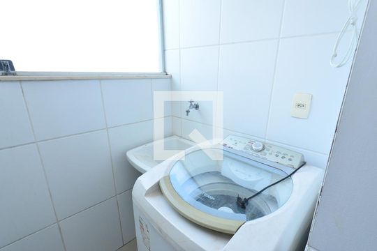 Area serviço de apartamento para alugar com 2 quartos, 60m² em Renascença, Belo Horizonte