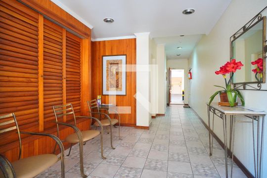 Hall de entrada de apartamento à venda com 2 quartos, 66m² em Petrópolis, Porto Alegre