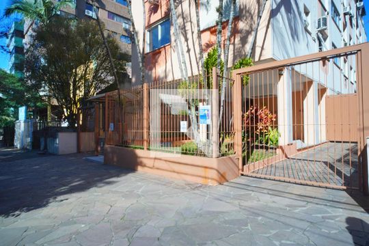 Fachada de apartamento à venda com 2 quartos, 66m² em Petrópolis, Porto Alegre